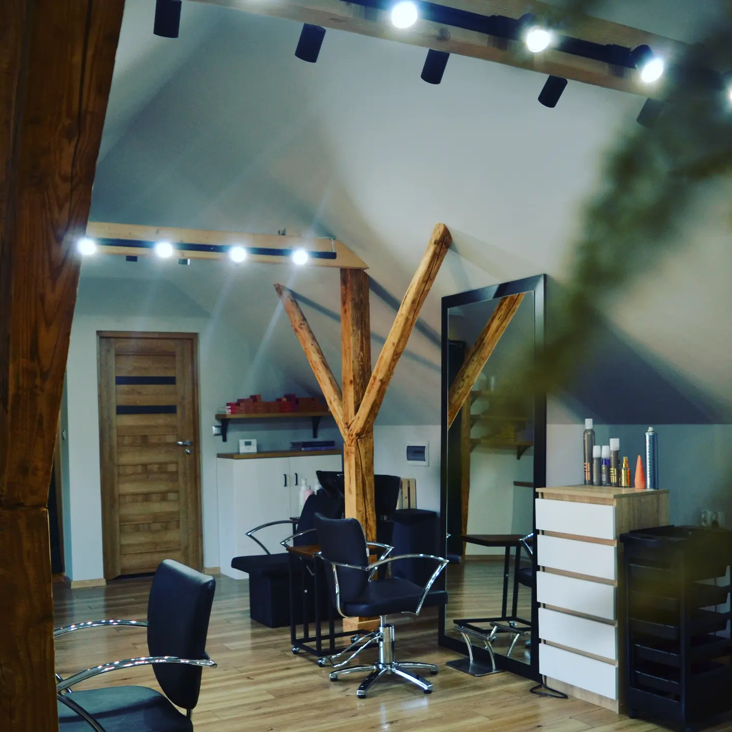 Prawdziwe wnętrze Studio Fryzur One Way